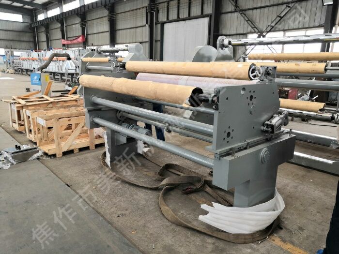 Automatic paper receiving and breaking section